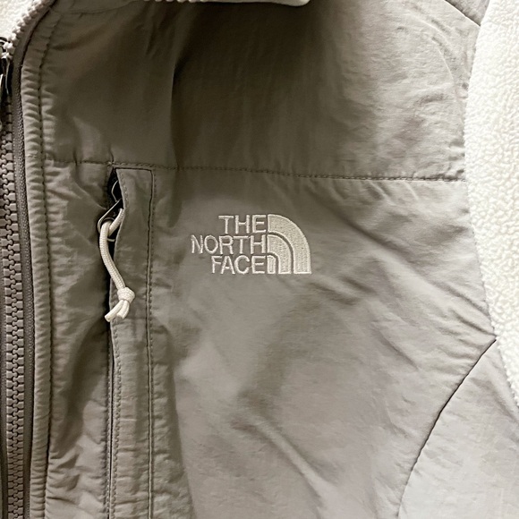 The Northface • Women’s Jacket •Med - Picture 12 of 15